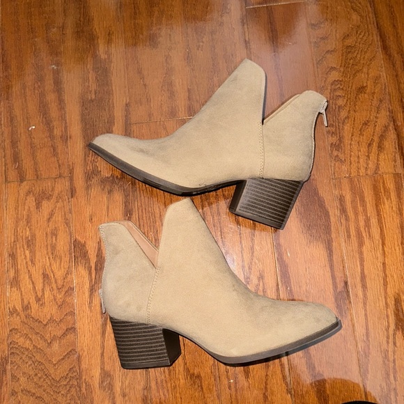 NWOT booties - Picture 1 of 6
